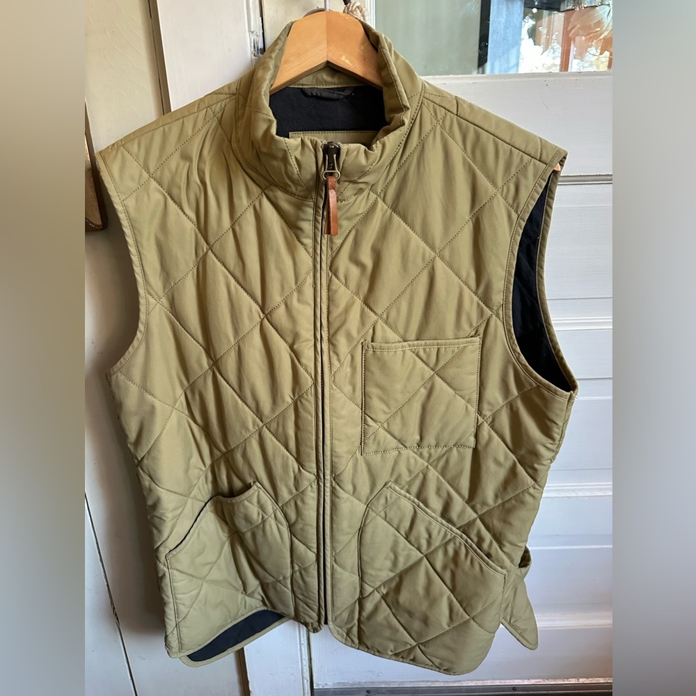 Great fall winter vest.  Stylish khaki BR find!